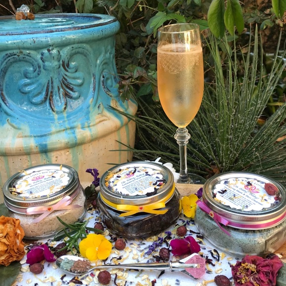 Beautifying Mask & Skin Cleanser - Picture 3 of 8